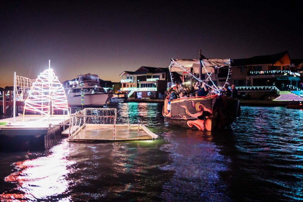 Mandurah Christmas Lights Tour The Pirate Ship